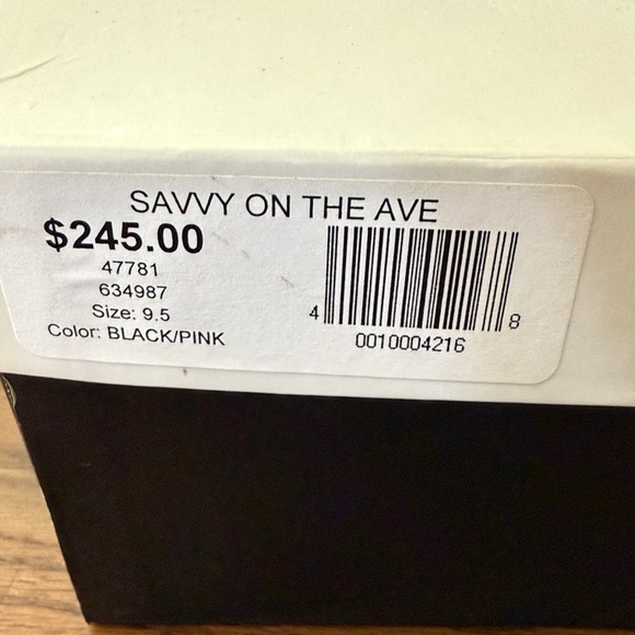 Marc Jacobs Black and Pink Heart Heels - Picture 4 of 4